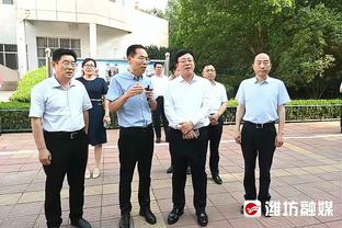 浓眉本赛季3次单场砍下至少25分15板 仅次于约基奇排名第二！